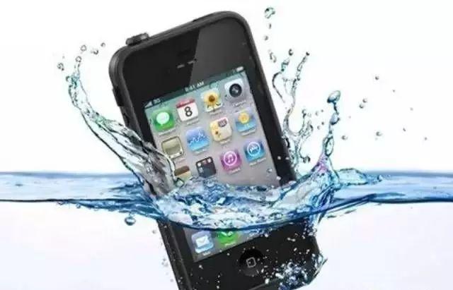 苹果手机掉水里怎么处理(苹果7进水开不了机的妙招)