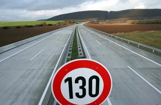 1993年高速公路 什么高速公路建成通车(中国的第一条高速公路)