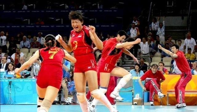 女排奥运会冠军是哪一年(中国女排夺得2004年的雅典奥运会女排金牌)