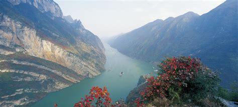 三峡在长江上游什么和什么之间(长江三峡指的是哪三峡 跨越湖北省和)