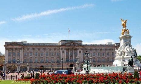 白金汉宫是哪个国家的(白金汉宫位于伦敦的哪里)