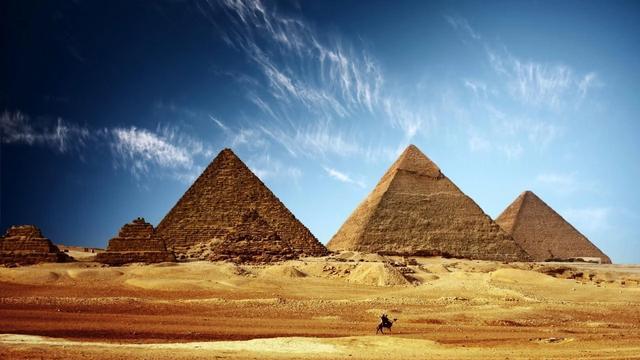 埃及金字塔怎么修建的(古埃及人造金字塔的目的是)