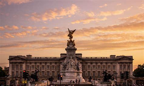 白金汉宫是哪个国家的(白金汉宫位于伦敦的哪里)