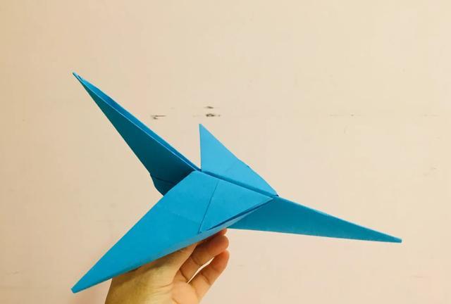 纸飞机怎么做(最帅的仿真纸飞机怎么折能飞)