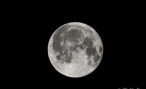 相机拍月亮需要多少倍变焦(佳能拍月亮的相机参数)